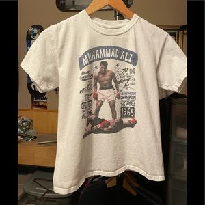 Muhamed Ali boys size medium shirt iconic pose